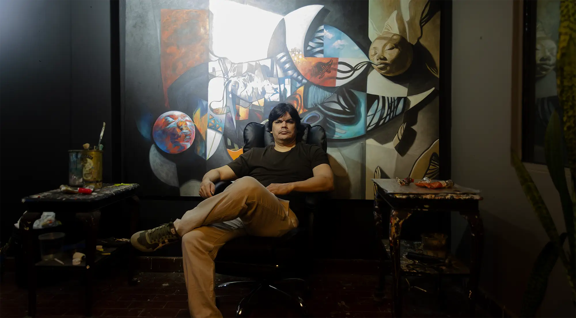 Aldo Acosta Scholz, contemporary artist, in his studio